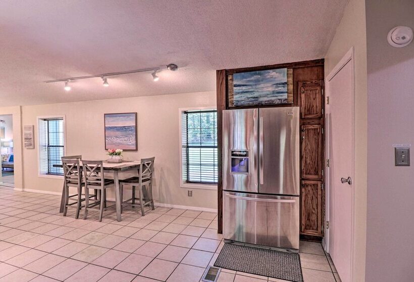 13 Mi To Hot Springs: Serene Royal Home W/ Deck!