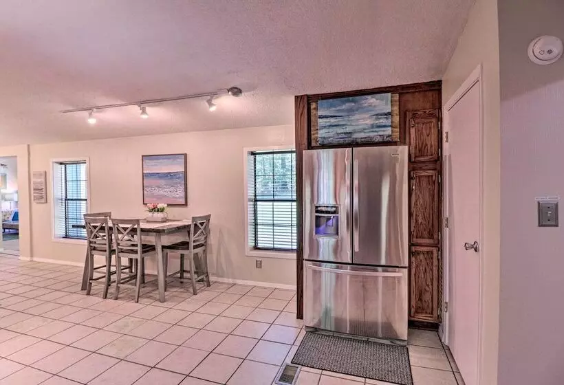 13 Mi To Hot Springs: Serene Royal Home W/ Deck!