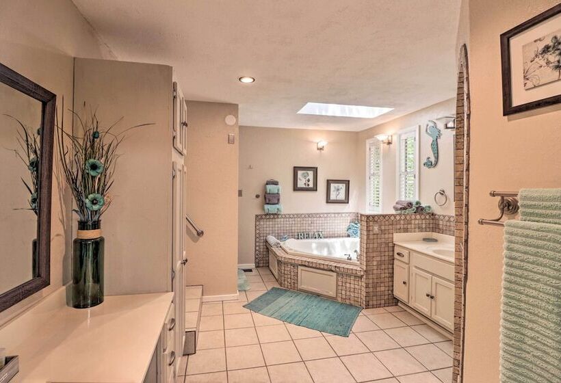 13 Mi To Hot Springs: Serene Royal Home W/ Deck!