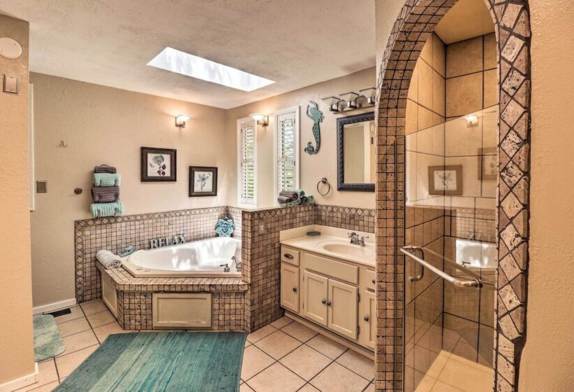 13 Mi To Hot Springs: Serene Royal Home W/ Deck!