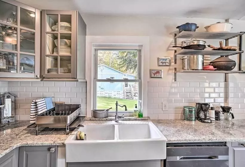 Jewett Gem W/ Charcoal Grill & Mountain Views