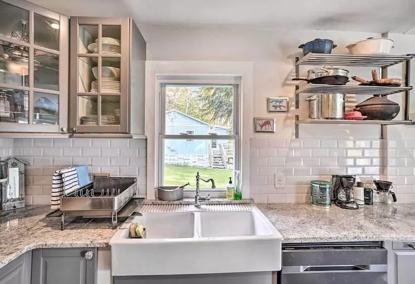 Jewett Gem W/ Charcoal Grill & Mountain Views