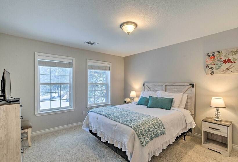 Klamath Falls Home W/ Resort Amenities!