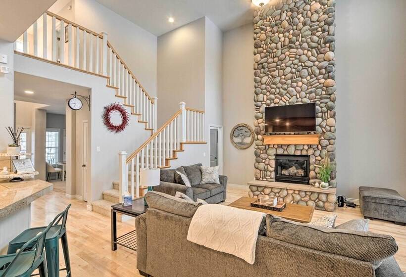 Klamath Falls Home W/ Resort Amenities!