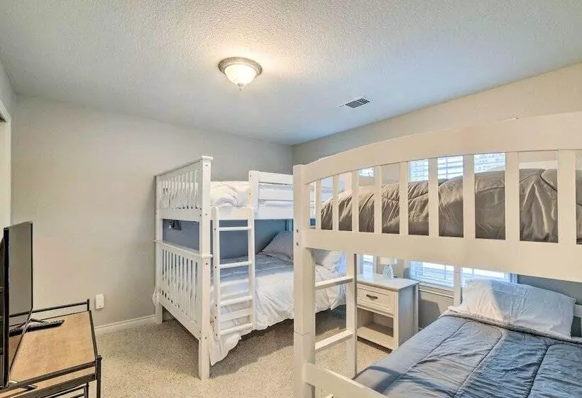 Klamath Falls Home W/ Resort Amenities!