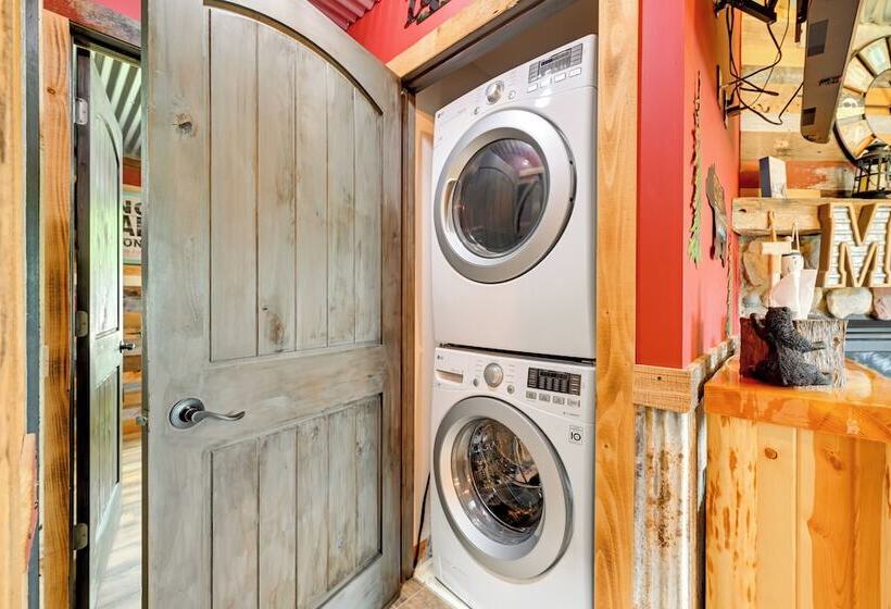 Lakeside Cabin W/ Fire Pit: Near Pine Point Park!