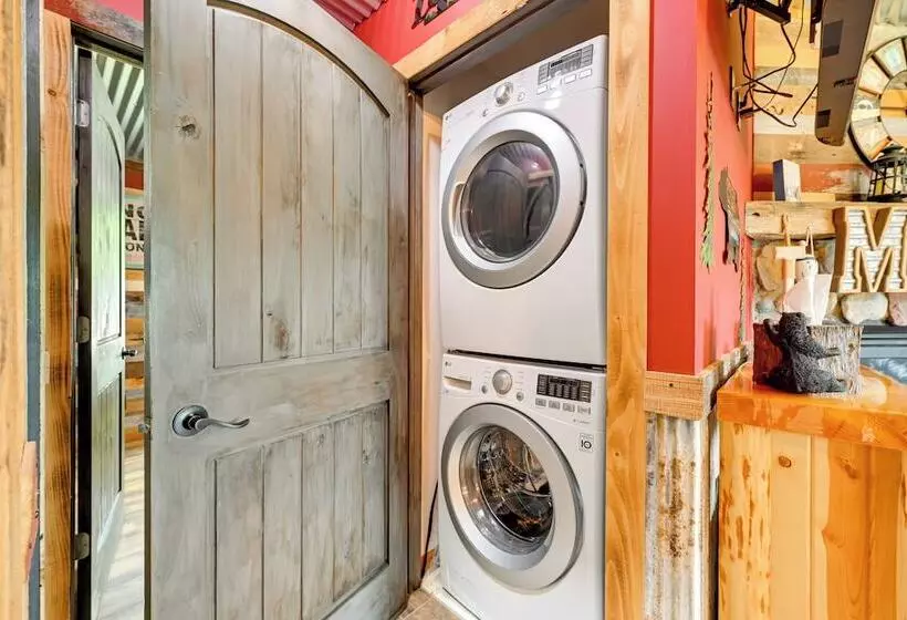 Lakeside Cabin W/ Fire Pit: Near Pine Point Park!