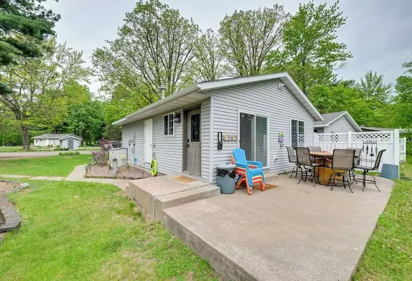 Lakeside Cabin W/ Fire Pit: Near Pine Point Park!