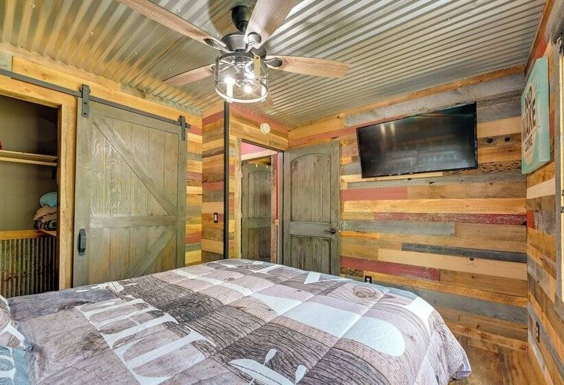 Lakeside Cabin W/ Fire Pit: Near Pine Point Park!