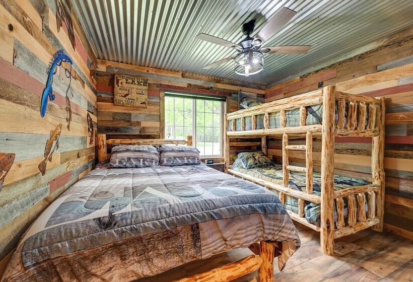 Lakeside Cabin W/ Fire Pit: Near Pine Point Park!