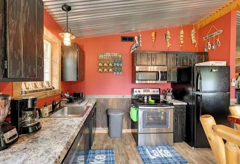 Lakeside Cabin W/ Fire Pit: Near Pine Point Park!