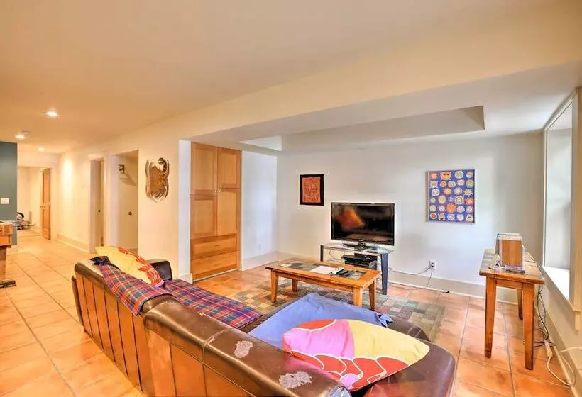 Lopez Island Hideaway W/ Coastal Views + Deck!