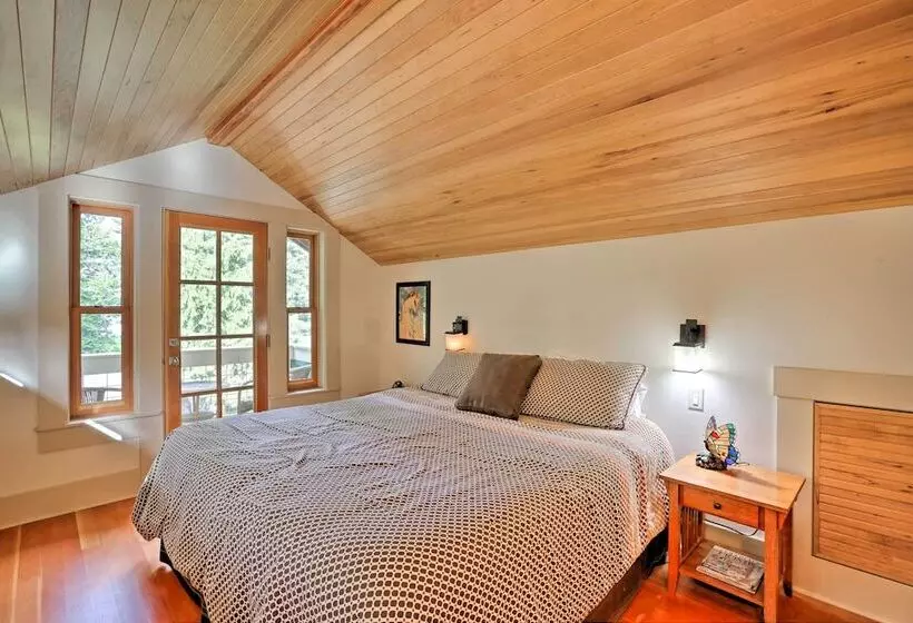 Lopez Island Hideaway W/ Coastal Views + Deck!