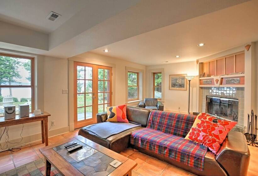 Lopez Island Hideaway W/ Coastal Views + Deck!