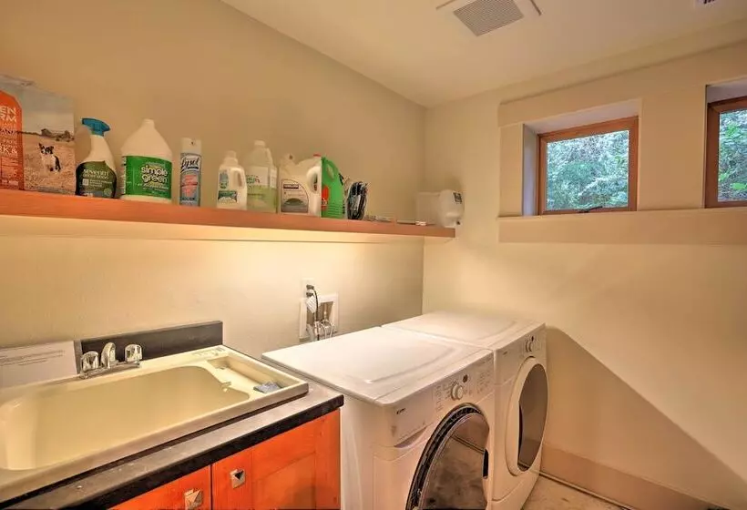 Lopez Island Hideaway W/ Coastal Views + Deck!