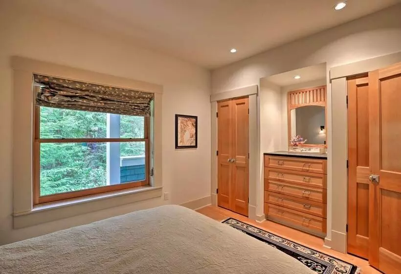 Lopez Island Hideaway W/ Coastal Views + Deck!