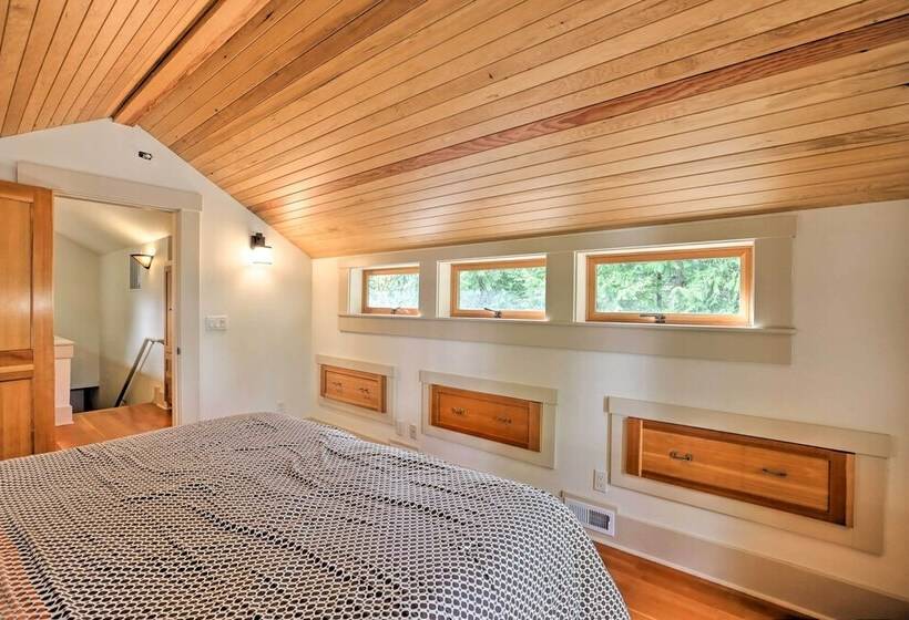 Lopez Island Hideaway W/ Coastal Views + Deck!