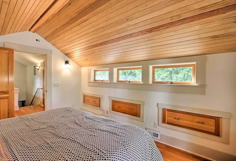 Lopez Island Hideaway W/ Coastal Views + Deck!