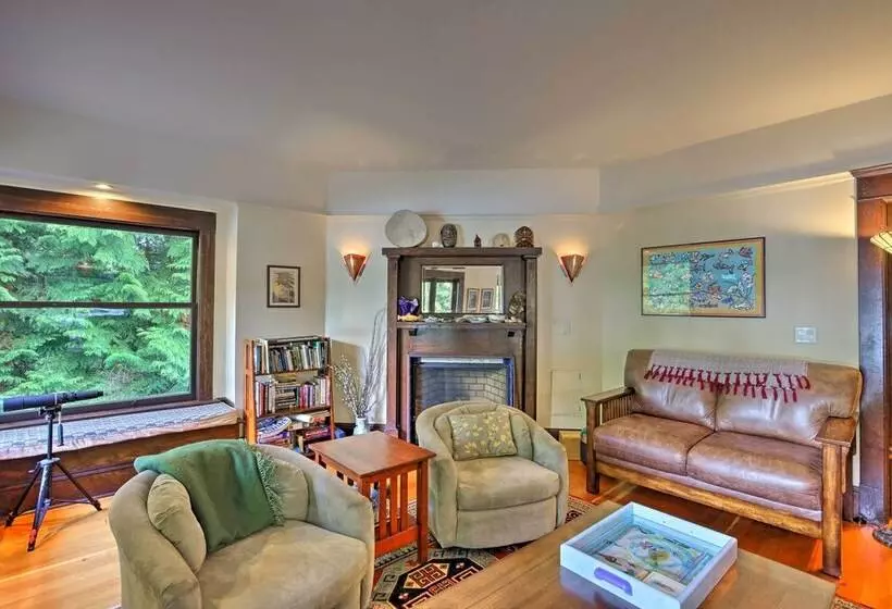 Lopez Island Hideaway W/ Coastal Views + Deck!