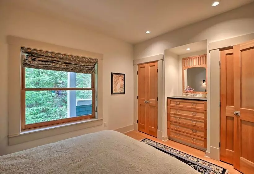 Lopez Island Hideaway W/ Coastal Views + Deck!