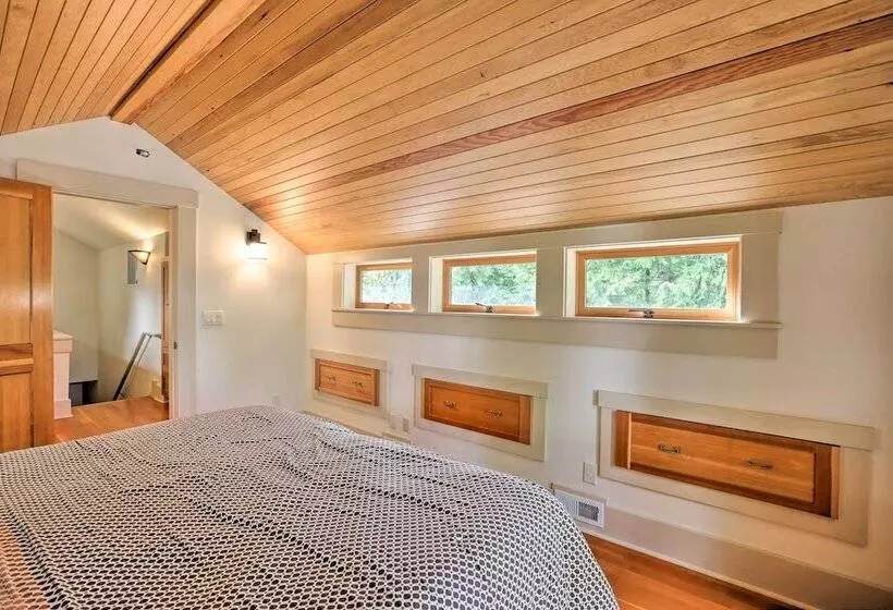 Lopez Island Hideaway W/ Coastal Views + Deck!