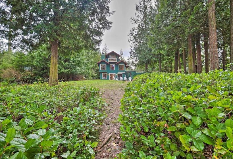 Lopez Island Hideaway W/ Coastal Views + Deck!