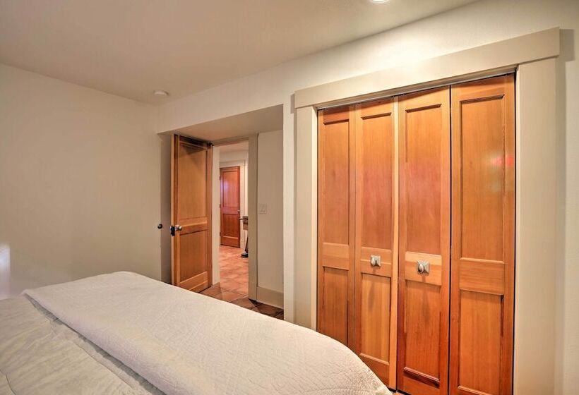 Lopez Island Hideaway W/ Coastal Views + Deck!