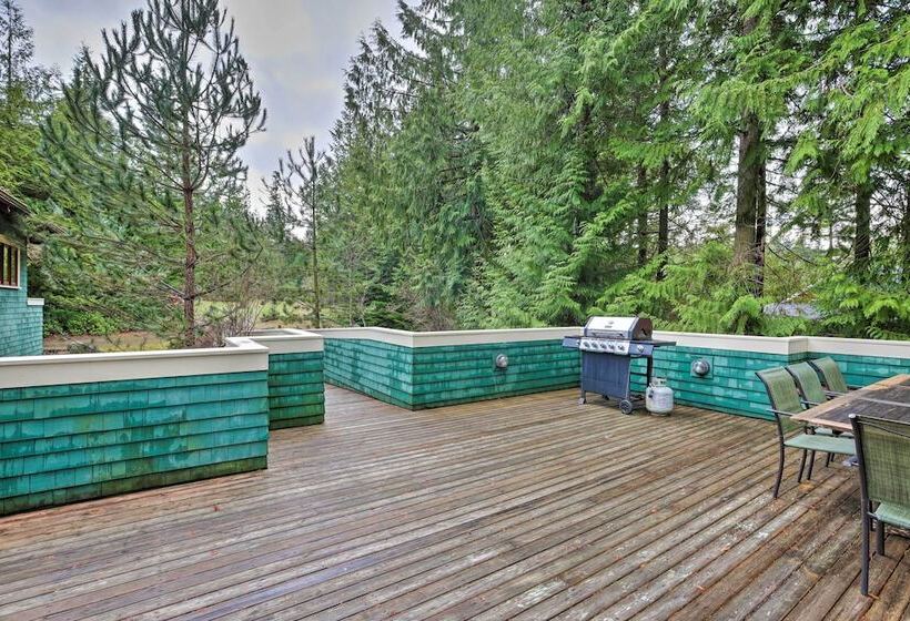 Lopez Island Hideaway W/ Coastal Views + Deck!