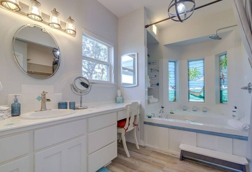 Luxe Lake House Retreat W/ Lake Travis View