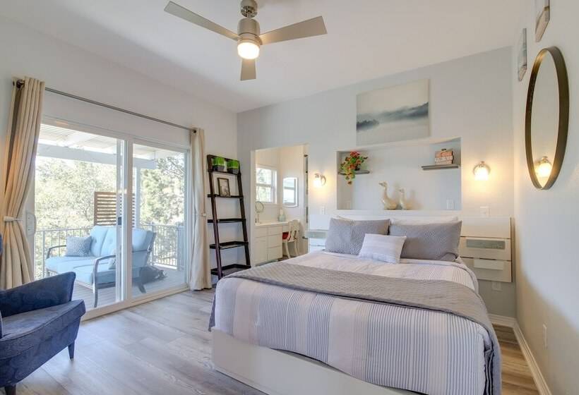 Luxe Lake House Retreat W/ Lake Travis View