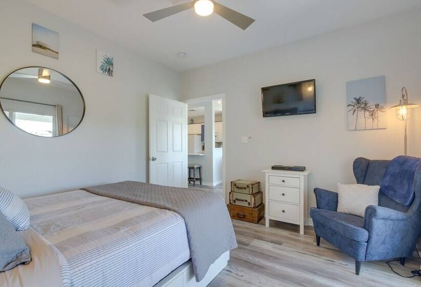 Luxe Lake House Retreat W/ Lake Travis View