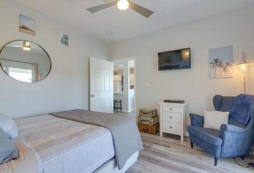 Luxe Lake House Retreat W/ Lake Travis View