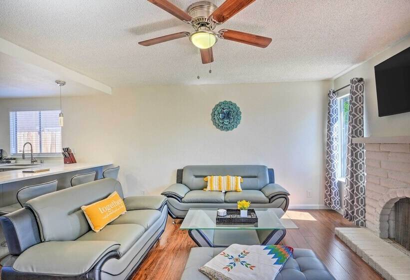 Modern Sacramento Home W/ Yard: 12 Mi To Dtwn