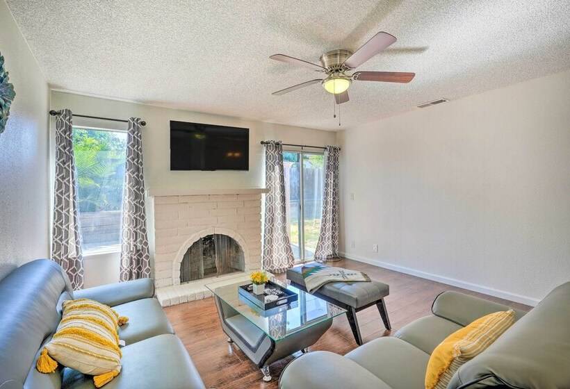 Modern Sacramento Home W/ Yard: 12 Mi To Dtwn
