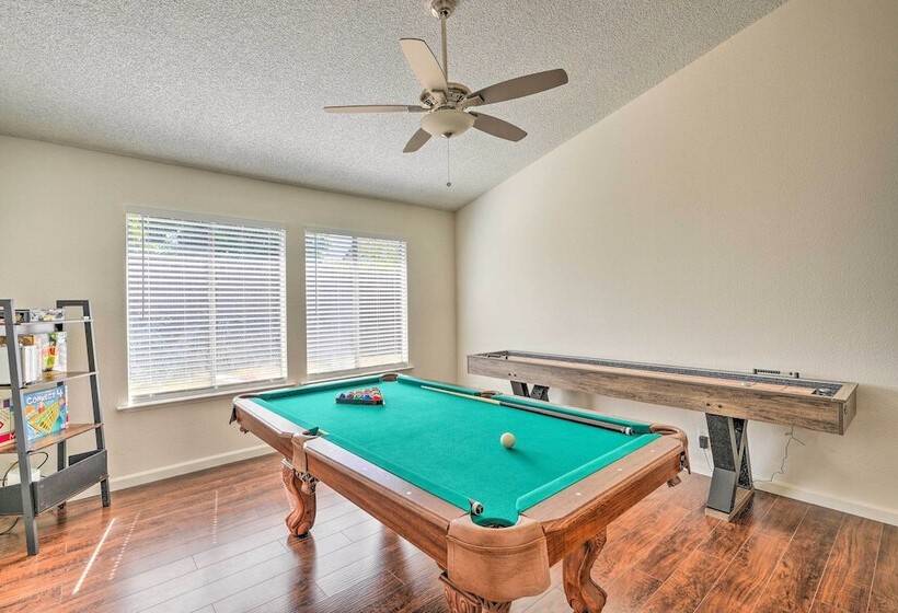 Modern Sacramento Home W/ Yard: 12 Mi To Dtwn