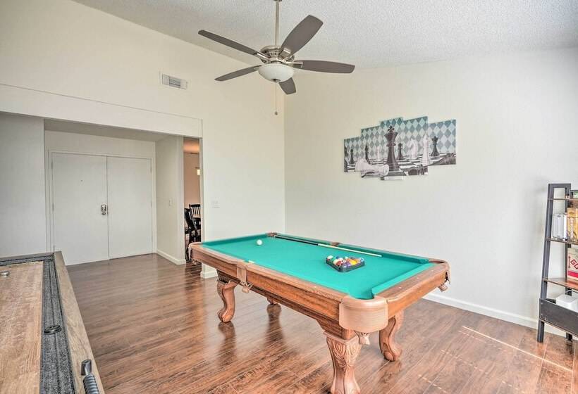 Modern Sacramento Home W/ Yard: 12 Mi To Dtwn