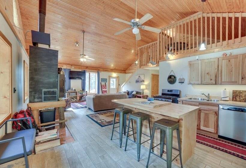 Paradise Cottage: Trail Access Nearby