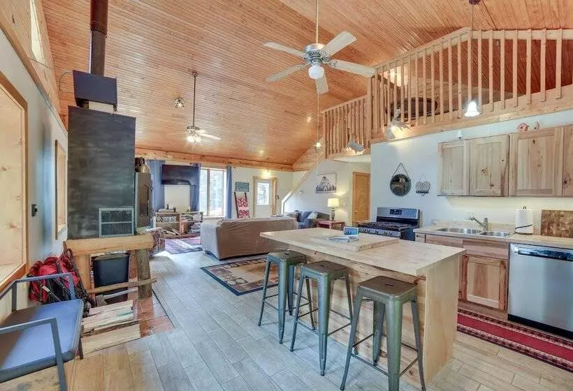 Paradise Cottage: Trail Access Nearby