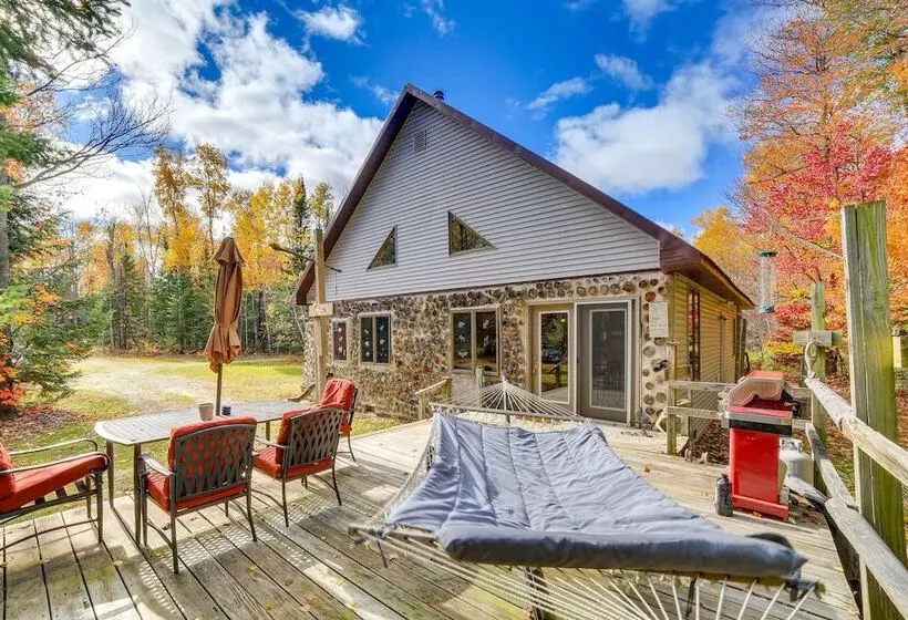 Paradise Cottage: Trail Access Nearby