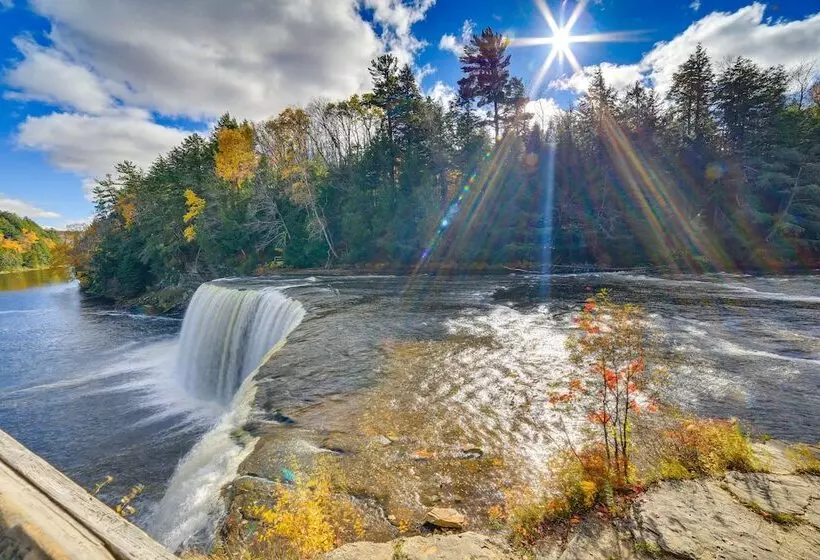 Paradise Cottage: Trail Access Nearby