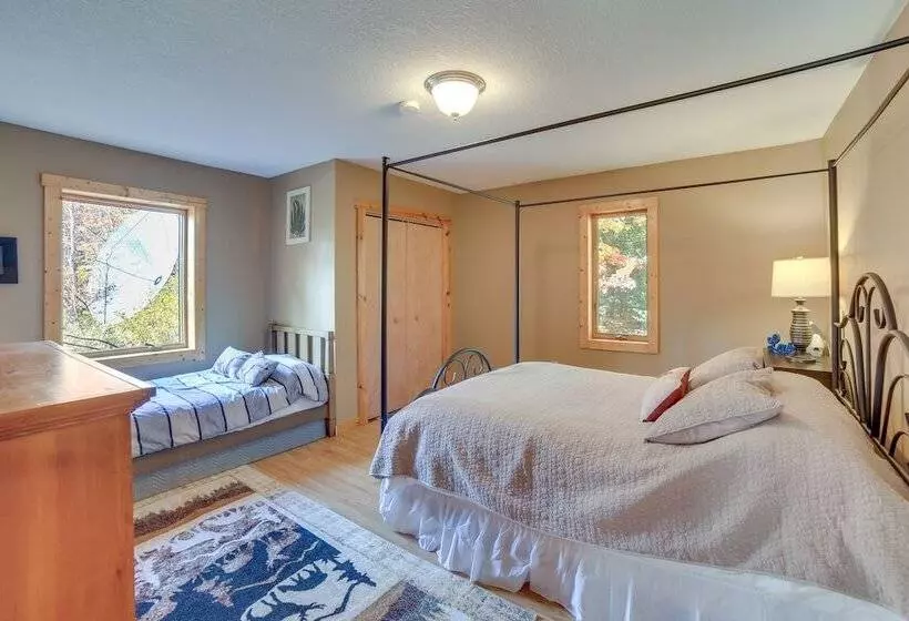 Paradise Cottage: Trail Access Nearby