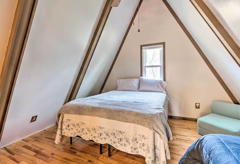 Peaceful Mt Sterling Cabin: Deck & Fire Pit!