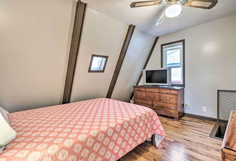 Peaceful Mt Sterling Cabin: Deck & Fire Pit!