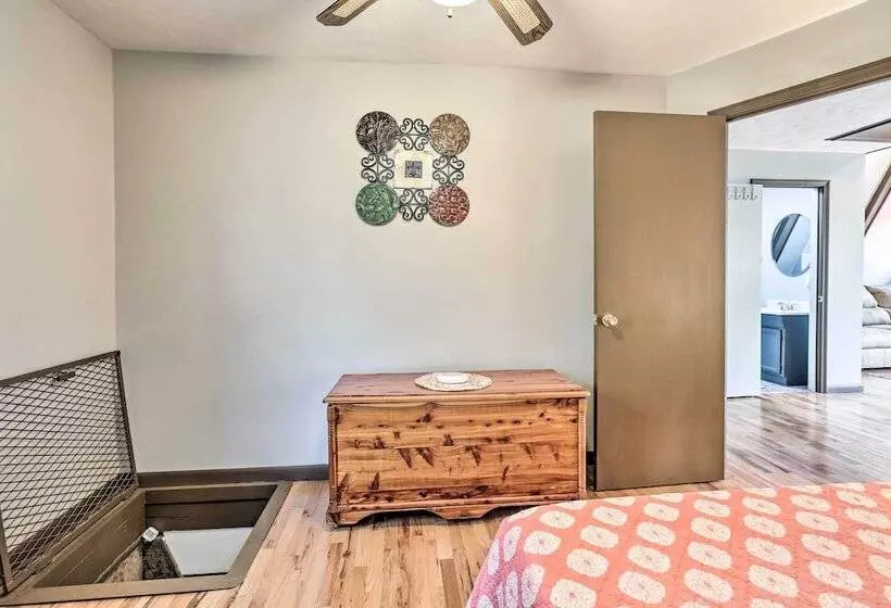 Peaceful Mt Sterling Cabin: Deck & Fire Pit!