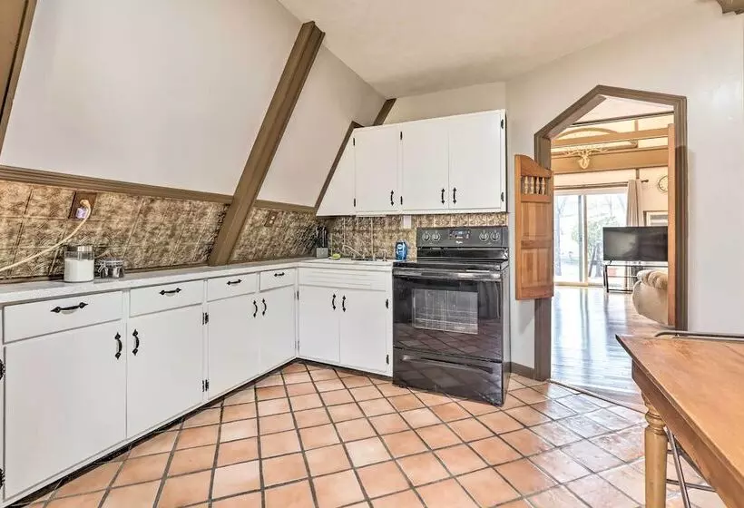 Peaceful Mt Sterling Cabin: Deck & Fire Pit!