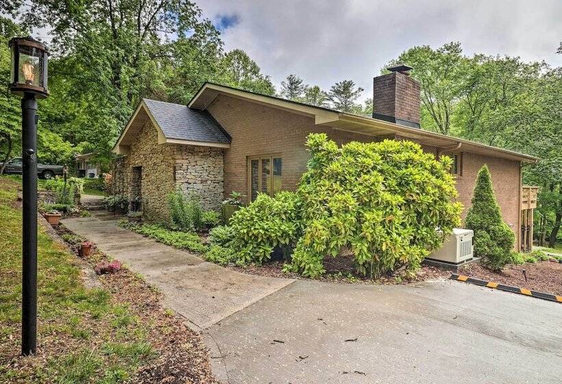 Quiet Art Inspired Hendersonville Boutique Lodge!