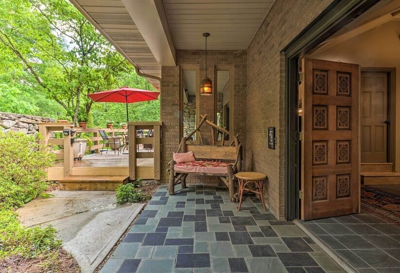 Quiet Art Inspired Hendersonville Boutique Lodge!