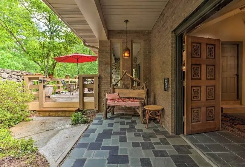 Quiet Art Inspired Hendersonville Boutique Lodge!