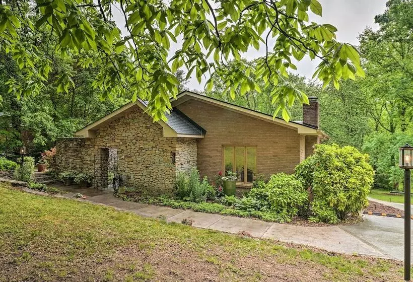Quiet Art Inspired Hendersonville Boutique Lodge!