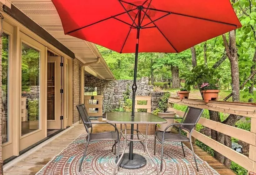 Quiet Art Inspired Hendersonville Boutique Lodge!